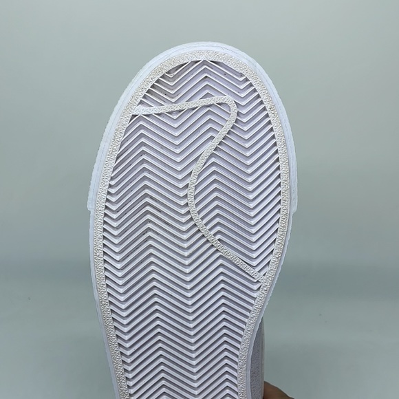 Used Nike Women's Blazer Mid 77 Athletic Shoes Triple White CZ1055-117 - Picture 7 of 8